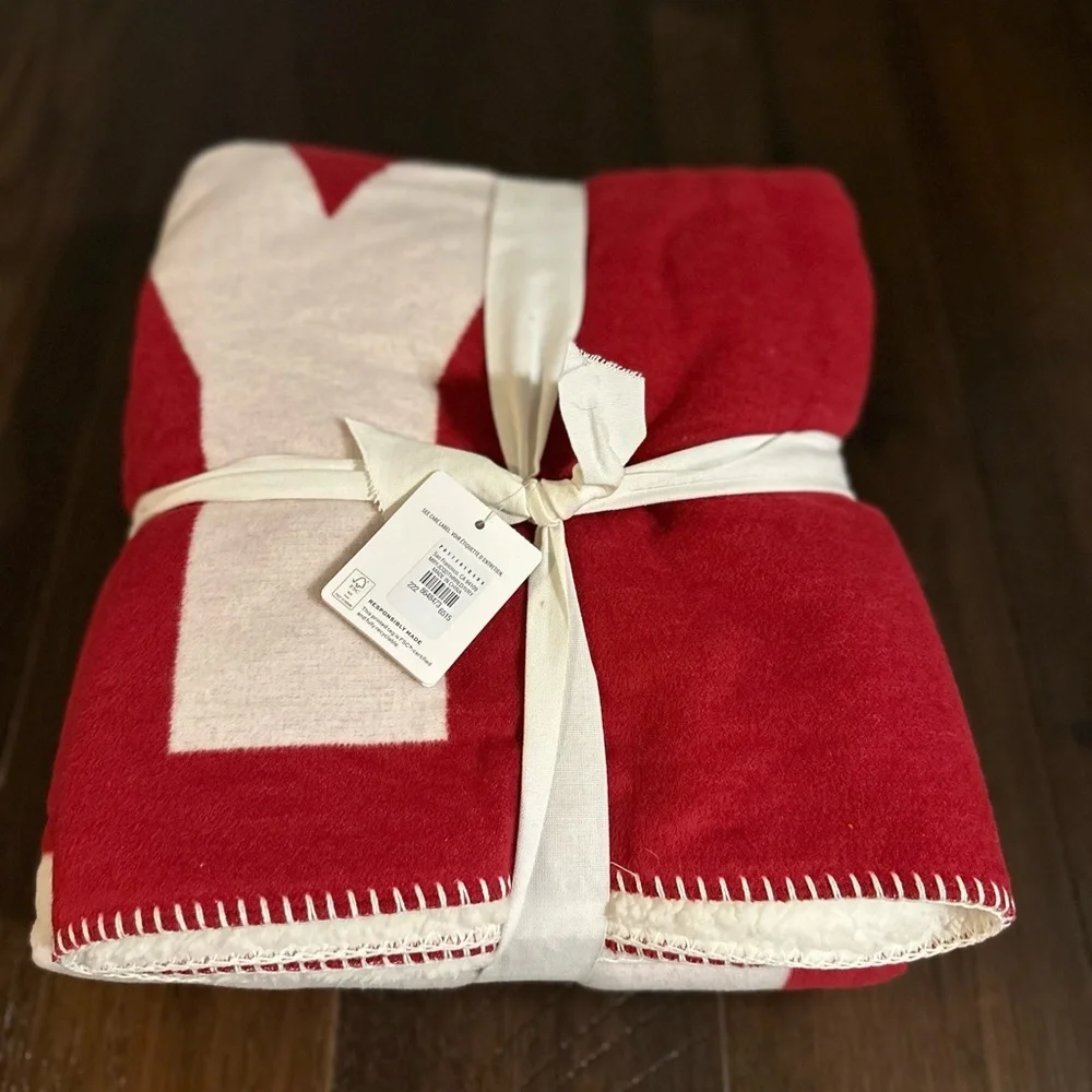 🎸Pottery Barn🎸🔥NWT🔥”Merry